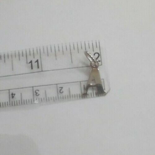 Lettera A iniziale carattere stampatello pendente ciondolo in oro bianco 18 kt.