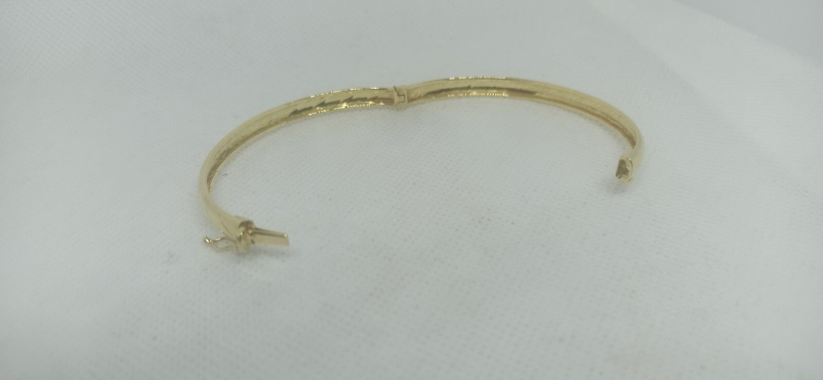 Bracciale Ovale rigido alla schiava oro giallo 18 kt lucido con incisioni donna