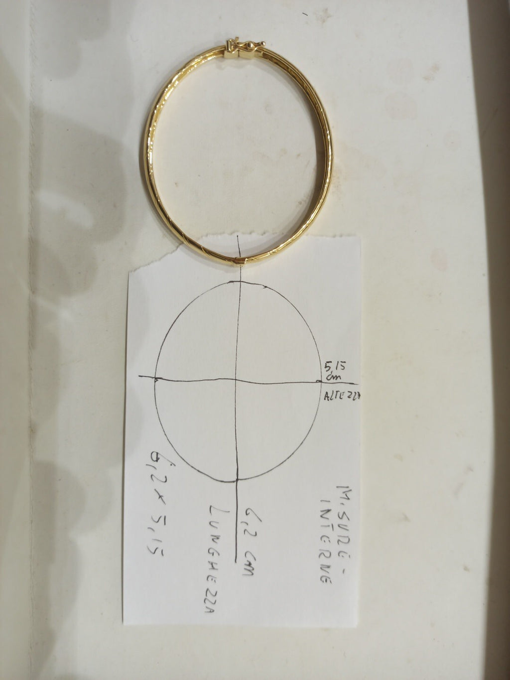 Bracciale Ovale rigido alla schiava oro giallo 18 kt lucido con incisioni donna