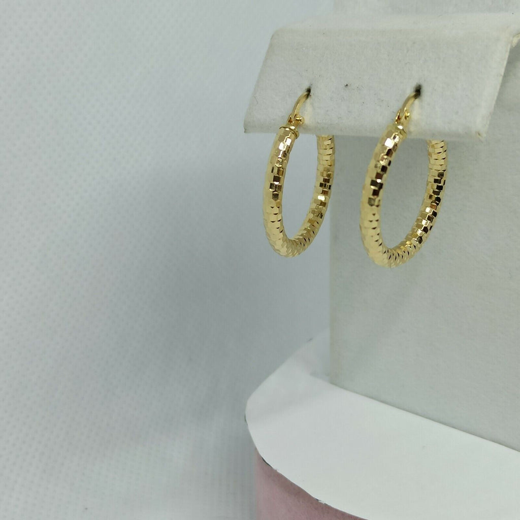 Orecchini cerchi oro giallo 18 kt  con incisioni molto luminoso diametro 21 mm