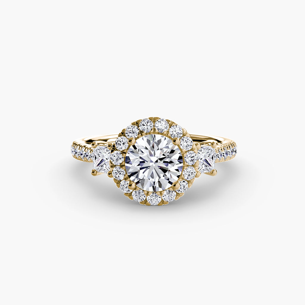 Anello a tre pietre contonato di diamanti